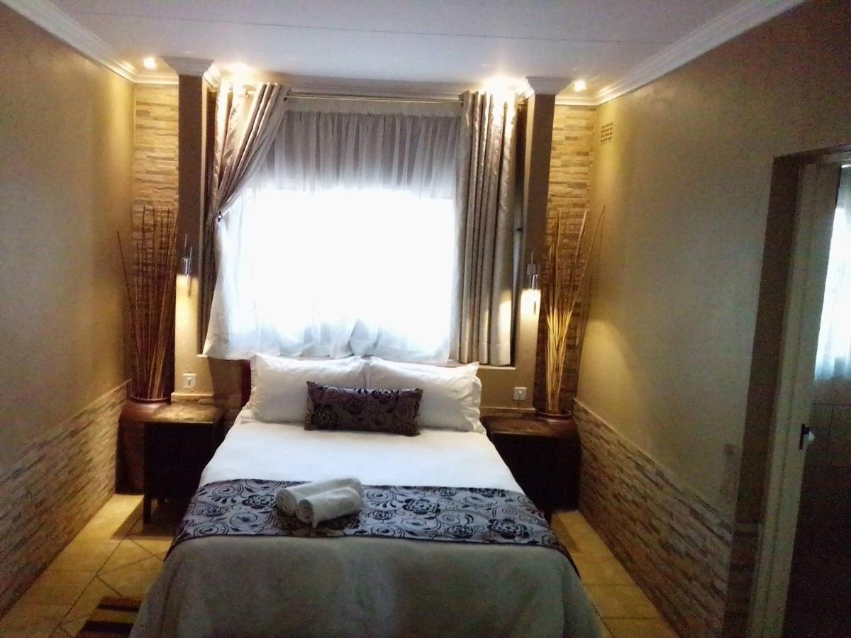 Ditsaleng Bed&Breakfast Vanderbijlpark Bagian luar foto
