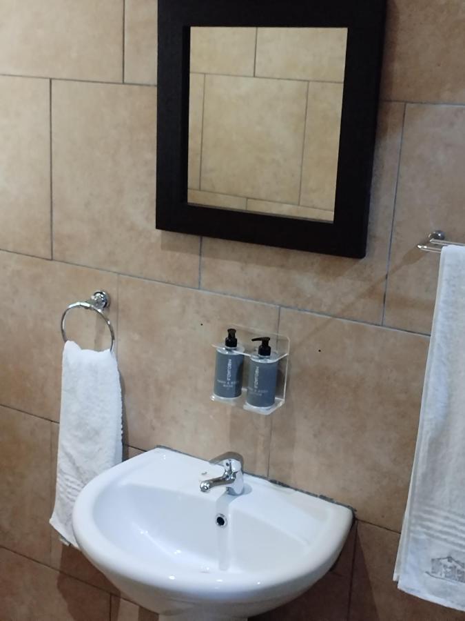 Ditsaleng Bed&Breakfast Vanderbijlpark Bagian luar foto
