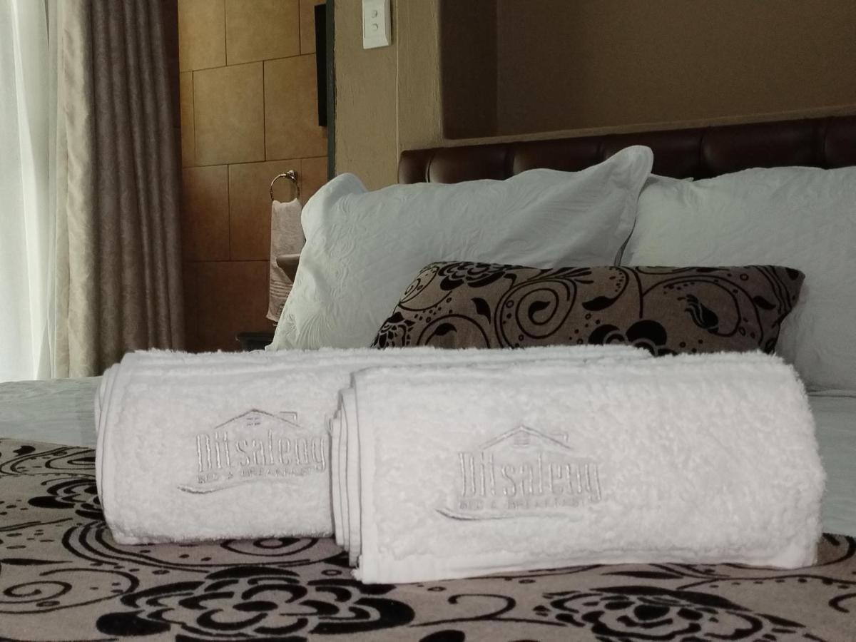 Ditsaleng Bed&Breakfast Vanderbijlpark Bagian luar foto