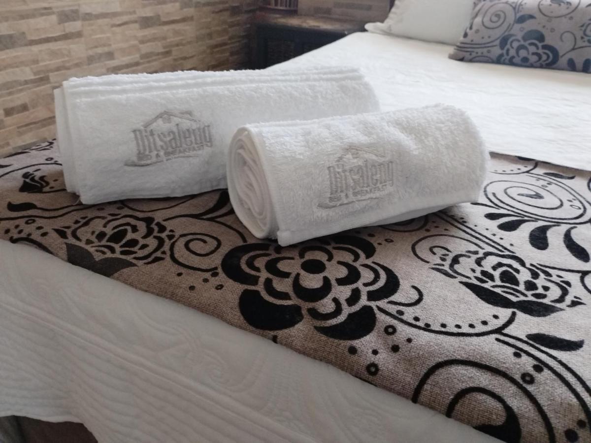 Ditsaleng Bed&Breakfast Vanderbijlpark Bagian luar foto