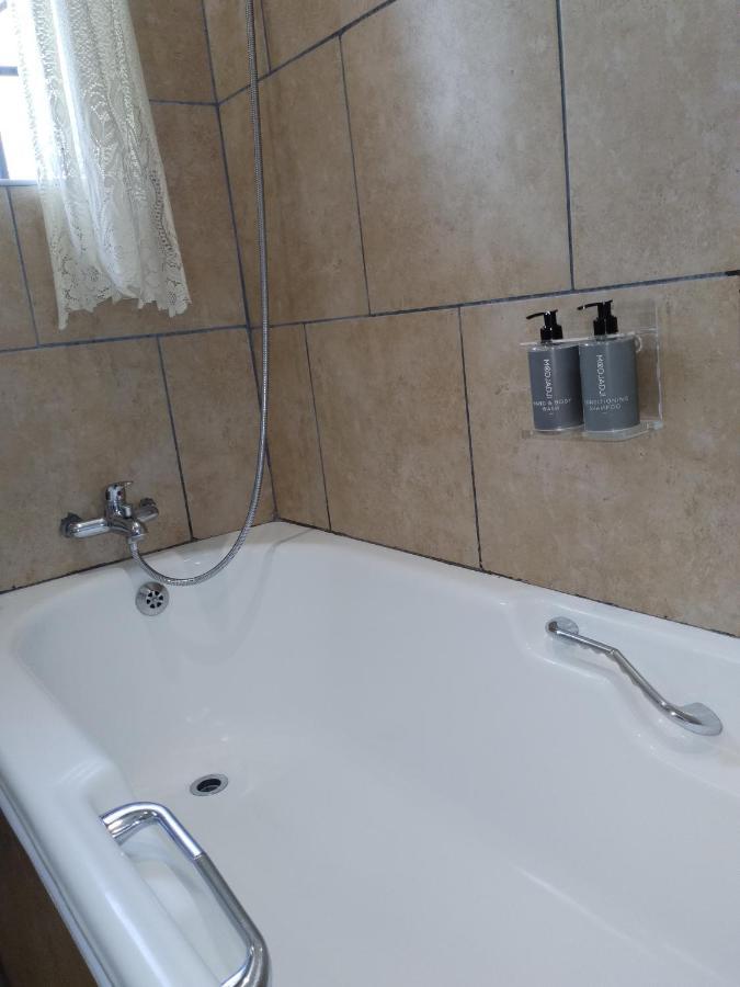 Ditsaleng Bed&Breakfast Vanderbijlpark Bagian luar foto