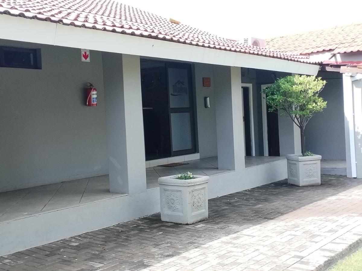 Ditsaleng Bed&Breakfast Vanderbijlpark Bagian luar foto