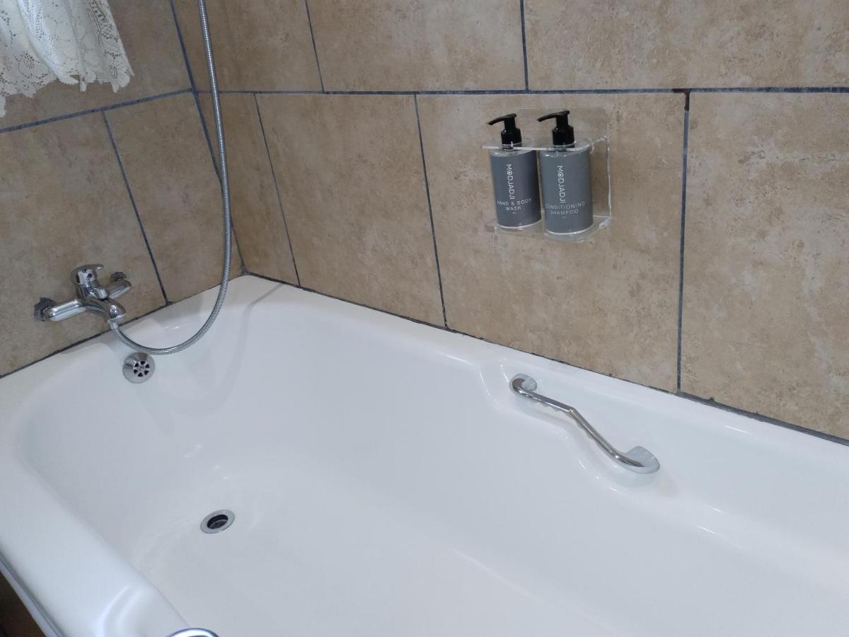 Ditsaleng Bed&Breakfast Vanderbijlpark Bagian luar foto
