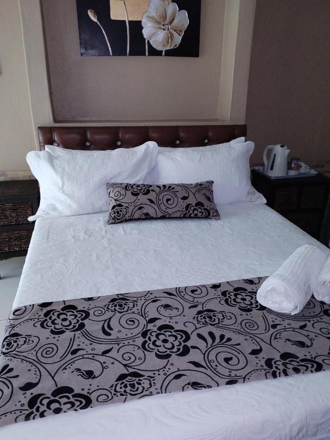 Ditsaleng Bed&Breakfast Vanderbijlpark Bagian luar foto